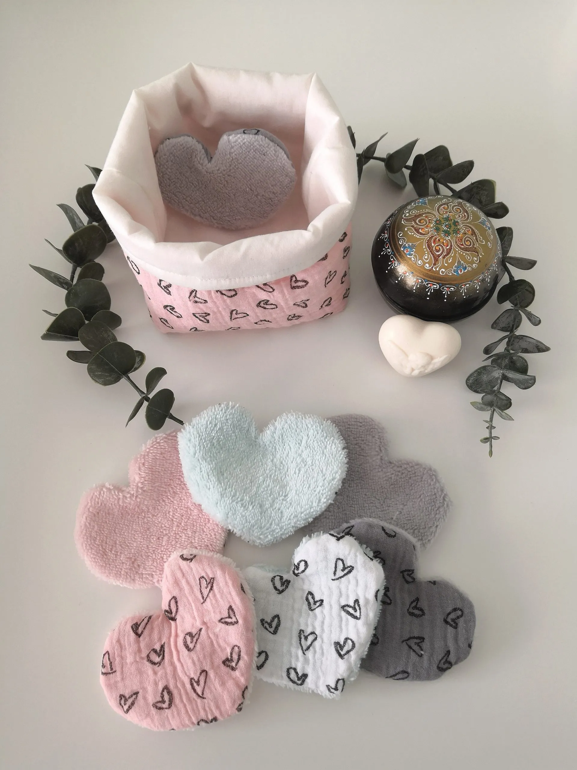 Coeurs démaquillants et leur panier
